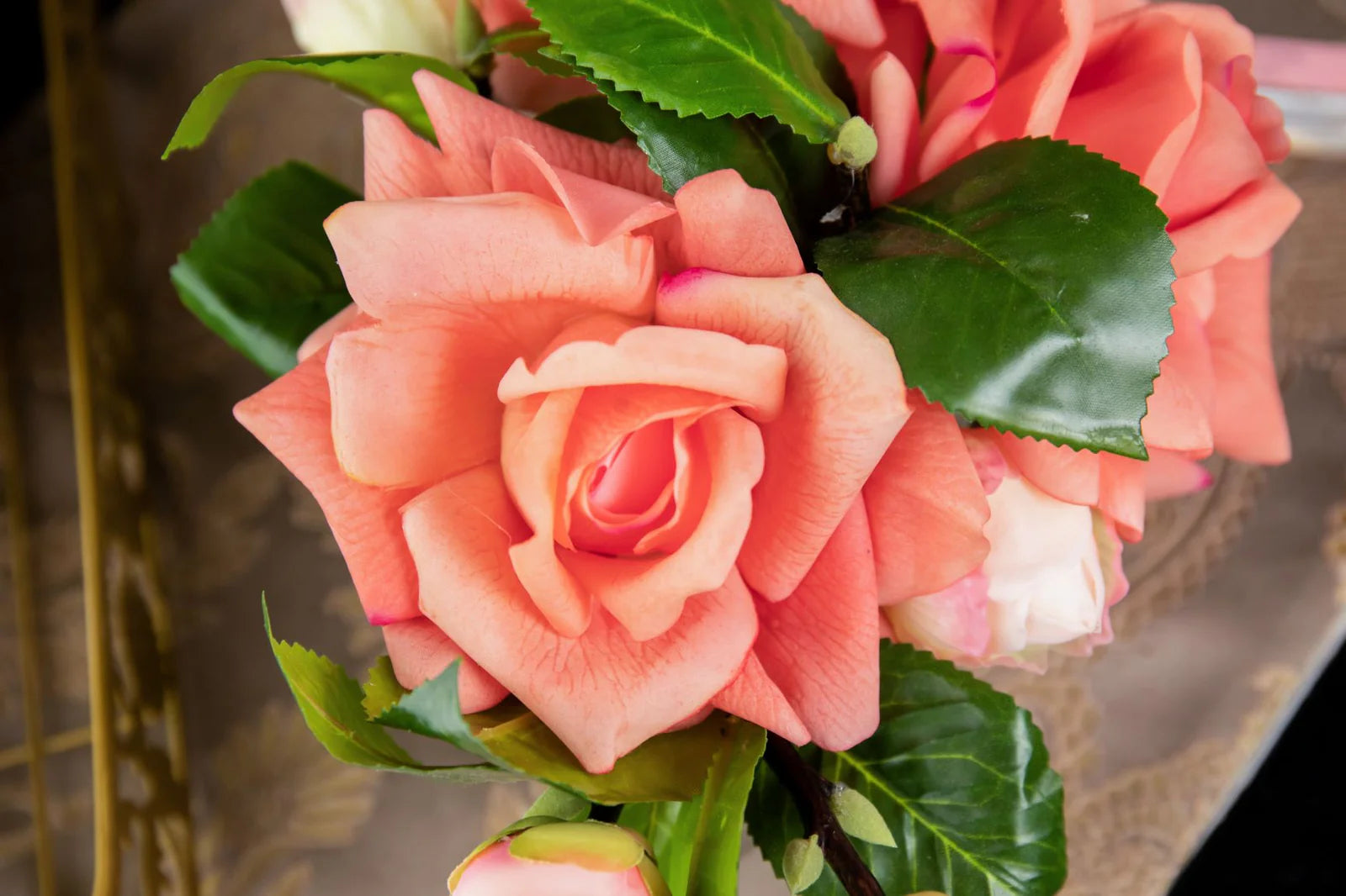 Luxury Oval Rose Bouquet - White Peach