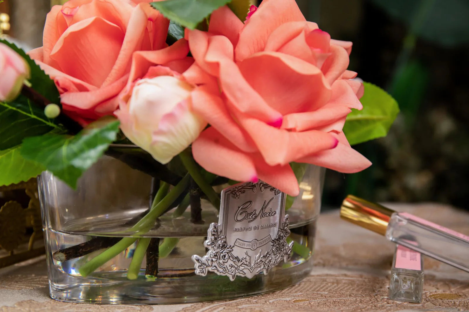 Luxury Oval Rose Bouquet - White Peach