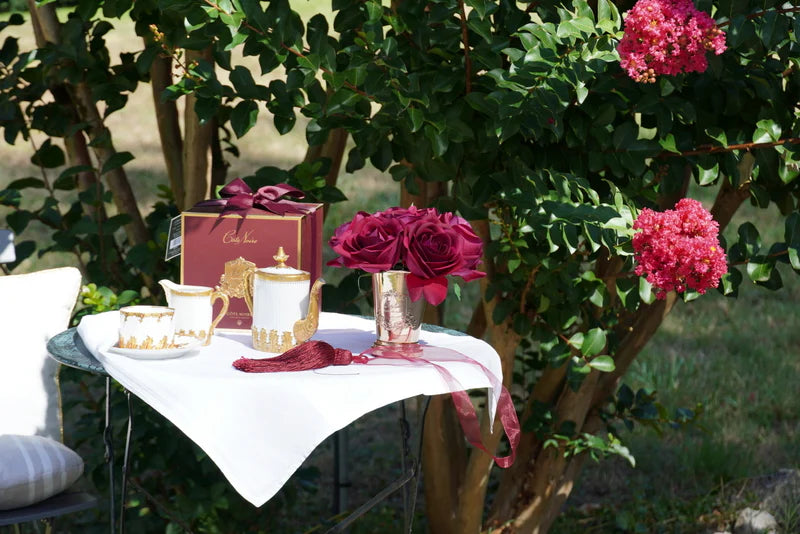 Seven Rose Bouquet - Carmine Red - Gold